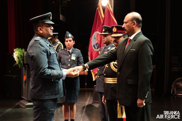 NO 16
DEFENCE SERVICES COMMAND AND STAFF COURSE GRADUATION HELD AT THE NELUM
POKUNA THEATRE