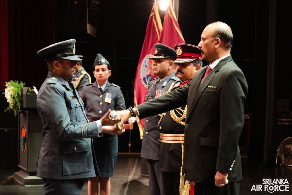 NO 16
DEFENCE SERVICES COMMAND AND STAFF COURSE GRADUATION HELD AT THE NELUM
POKUNA THEATRE