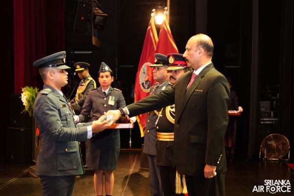 NO 16
DEFENCE SERVICES COMMAND AND STAFF COURSE GRADUATION HELD AT THE NELUM
POKUNA THEATRE