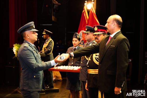NO 16
DEFENCE SERVICES COMMAND AND STAFF COURSE GRADUATION HELD AT THE NELUM
POKUNA THEATRE