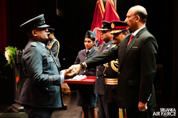 NO 16
DEFENCE SERVICES COMMAND AND STAFF COURSE GRADUATION HELD AT THE NELUM
POKUNA THEATRE