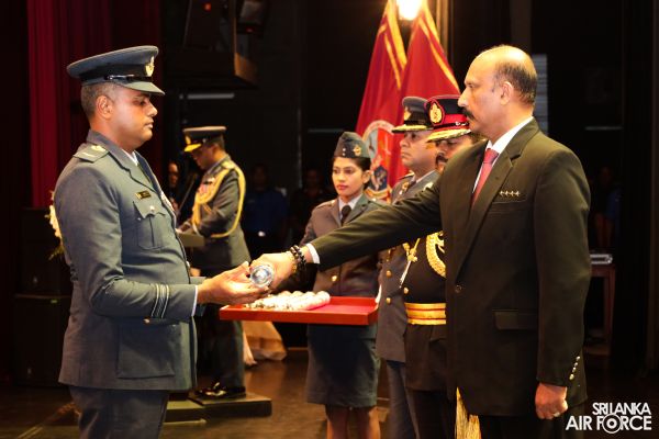 NO 16
DEFENCE SERVICES COMMAND AND STAFF COURSE GRADUATION HELD AT THE NELUM
POKUNA THEATRE