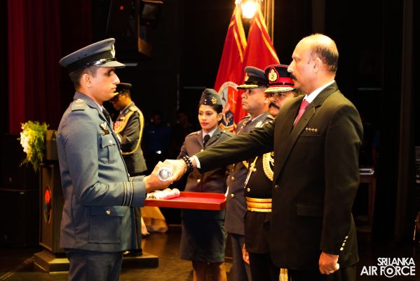 NO 16
DEFENCE SERVICES COMMAND AND STAFF COURSE GRADUATION HELD AT THE NELUM
POKUNA THEATRE