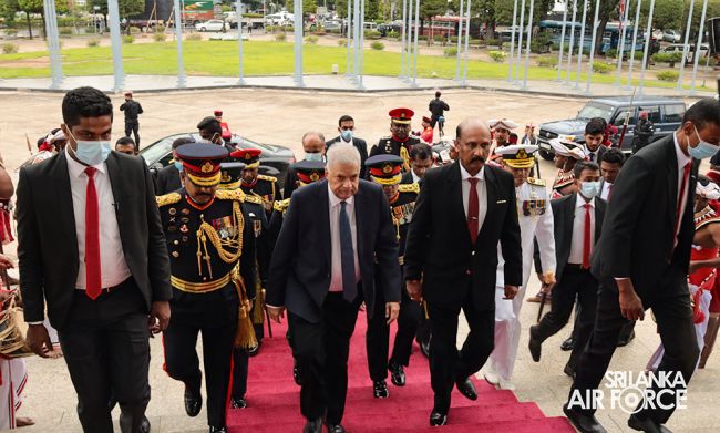 NO 16
DEFENCE SERVICES COMMAND AND STAFF COURSE GRADUATION HELD AT THE NELUM
POKUNA THEATRE