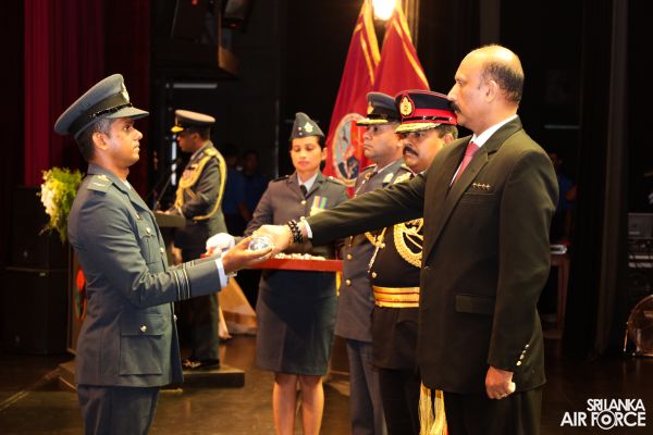NO 16
DEFENCE SERVICES COMMAND AND STAFF COURSE GRADUATION HELD AT THE NELUM
POKUNA THEATRE