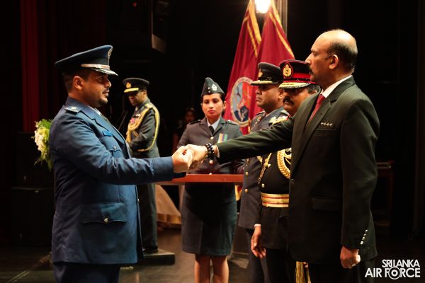 NO 16
DEFENCE SERVICES COMMAND AND STAFF COURSE GRADUATION HELD AT THE NELUM
POKUNA THEATRE
