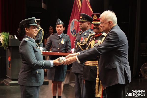 NO 16
DEFENCE SERVICES COMMAND AND STAFF COURSE GRADUATION HELD AT THE NELUM
POKUNA THEATRE