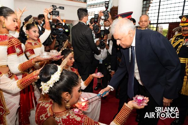 NO 16
DEFENCE SERVICES COMMAND AND STAFF COURSE GRADUATION HELD AT THE NELUM
POKUNA THEATRE