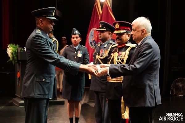 NO 16
DEFENCE SERVICES COMMAND AND STAFF COURSE GRADUATION HELD AT THE NELUM
POKUNA THEATRE