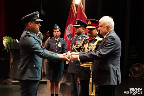NO 16
DEFENCE SERVICES COMMAND AND STAFF COURSE GRADUATION HELD AT THE NELUM
POKUNA THEATRE