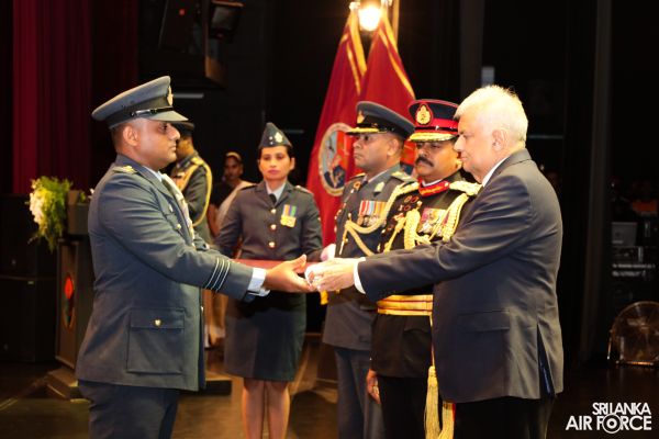 NO 16
DEFENCE SERVICES COMMAND AND STAFF COURSE GRADUATION HELD AT THE NELUM
POKUNA THEATRE