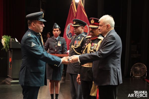 NO 16
DEFENCE SERVICES COMMAND AND STAFF COURSE GRADUATION HELD AT THE NELUM
POKUNA THEATRE