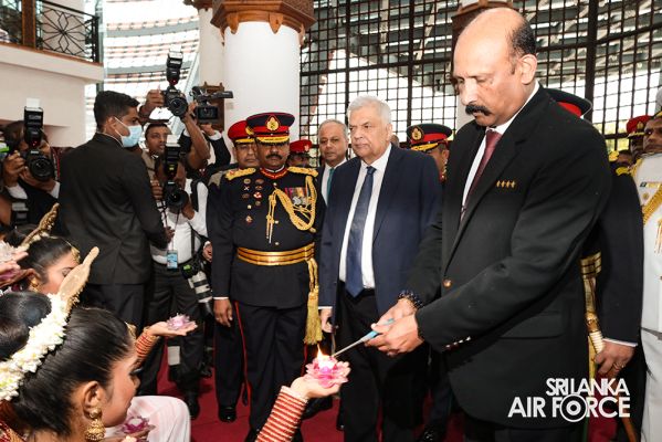 NO 16
DEFENCE SERVICES COMMAND AND STAFF COURSE GRADUATION HELD AT THE NELUM
POKUNA THEATRE