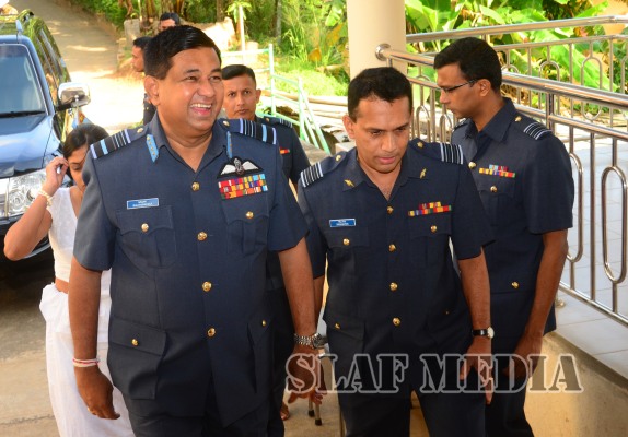 Commander visits Temple of the Sacred Tooth