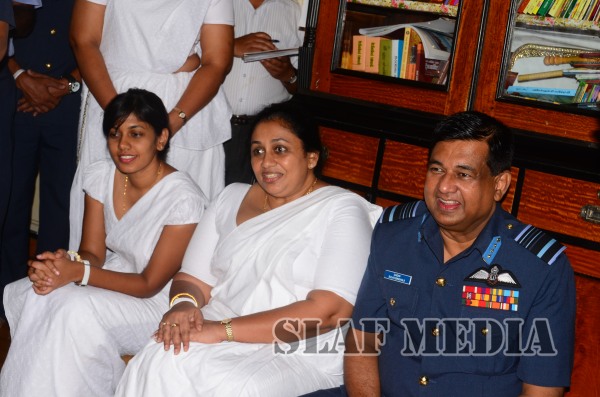 Commander visits Temple of the Sacred Tooth