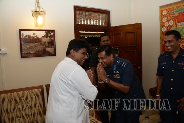 Commander visits Temple of the Sacred Tooth