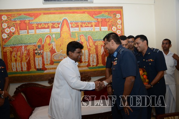 Commander visits Temple of the Sacred Tooth