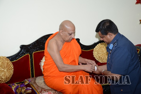 Commander visits Temple of the Sacred Tooth