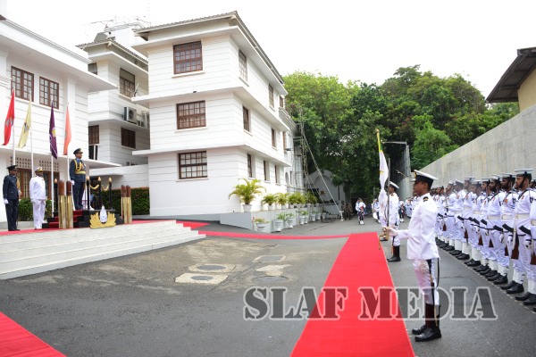 Air Force Commander Calls on Navy Commander