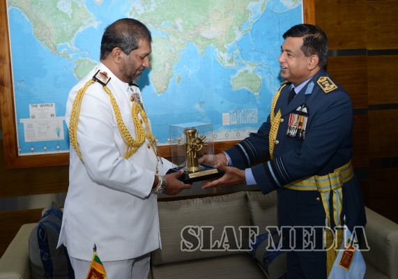 Air Force Commander Calls on Navy Commander