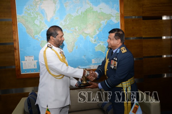 Air Force Commander Calls on Navy Commander