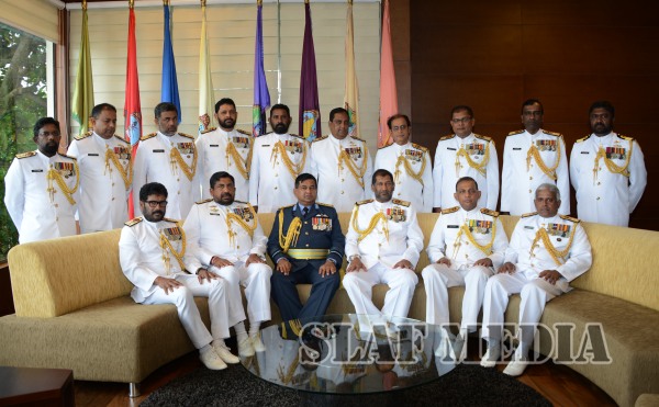 Air Force Commander Calls on Navy Commander