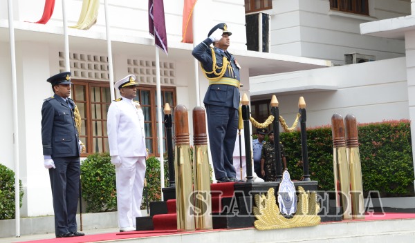 Air Force Commander Calls on Navy Commander