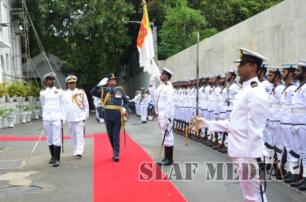 Air Force Commander Calls on Navy Commander