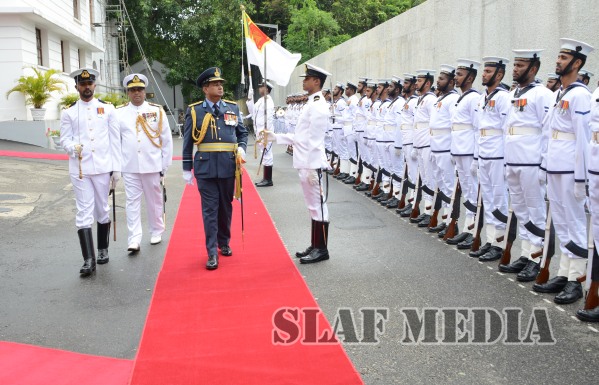 Air Force Commander Calls on Navy Commander