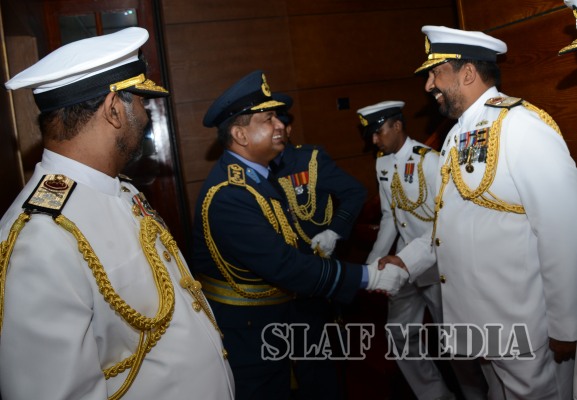 Air Force Commander Calls on Navy Commander