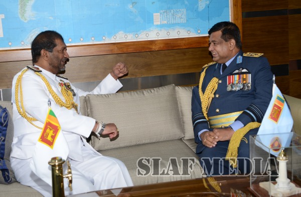 Air Force Commander Calls on Navy Commander