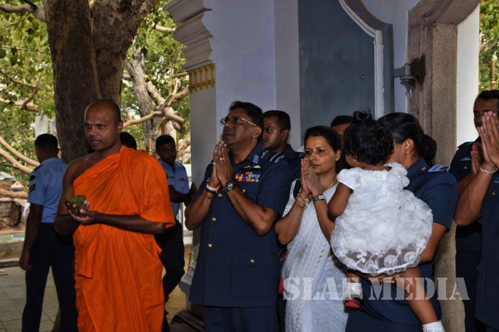 Commander Visits Sri Maha Bodhi