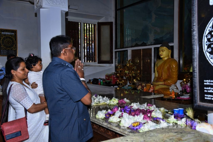 Commander Visits Sri Maha Bodhi