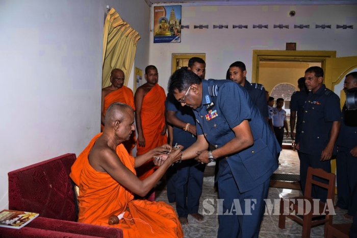 Commander Visits Sri Maha Bodhi