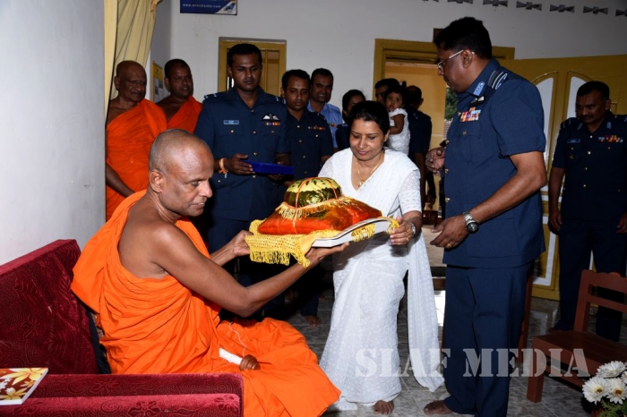 Commander Visits Sri Maha Bodhi