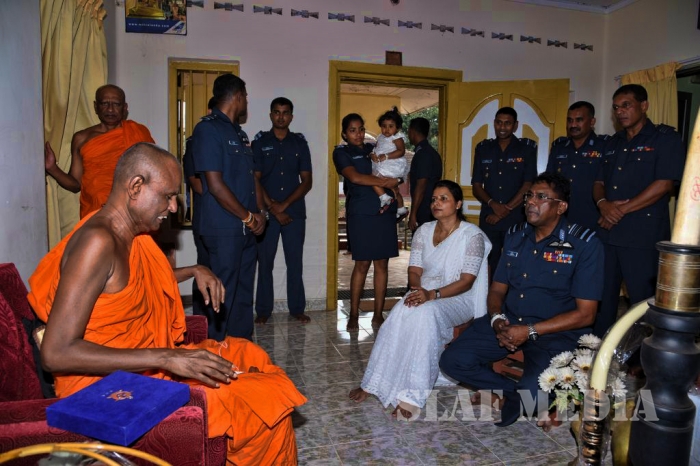 Commander Visits Sri Maha Bodhi
