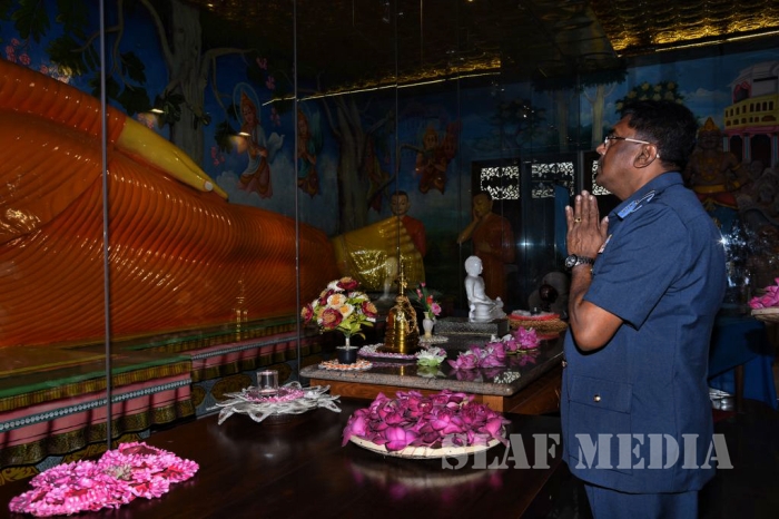 Commander Visits Sri Maha Bodhi
