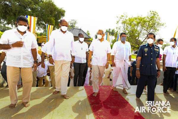 PERIPHERAL 28 BUDDHA STATUES UNVEILED AT SANDAHIRU SEYA AND SACRED RELICS DEPOSITED AT DEEGAWAPIYA STUPA