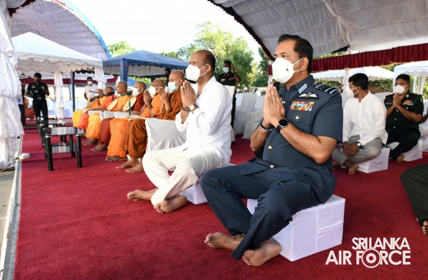 PERIPHERAL 28 BUDDHA STATUES UNVEILED AT SANDAHIRU SEYA AND SACRED RELICS DEPOSITED AT DEEGAWAPIYA STUPA