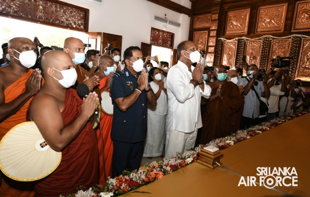 PERIPHERAL 28 BUDDHA STATUES UNVEILED AT SANDAHIRU SEYA AND SACRED RELICS DEPOSITED AT DEEGAWAPIYA STUPA