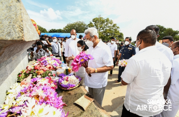 PERIPHERAL 28 BUDDHA STATUES UNVEILED AT SANDAHIRU SEYA AND SACRED RELICS DEPOSITED AT DEEGAWAPIYA STUPA