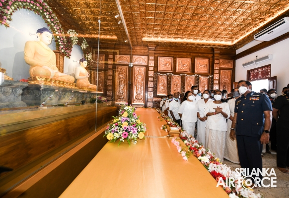 PERIPHERAL 28 BUDDHA STATUES UNVEILED AT SANDAHIRU SEYA AND SACRED RELICS DEPOSITED AT DEEGAWAPIYA STUPA