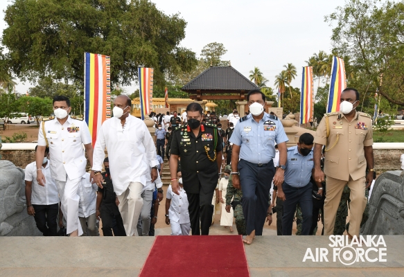 PERIPHERAL 28 BUDDHA STATUES UNVEILED AT SANDAHIRU SEYA AND SACRED RELICS DEPOSITED AT DEEGAWAPIYA STUPA