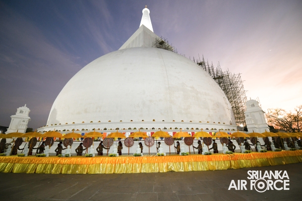 PERIPHERAL 28 BUDDHA STATUES UNVEILED AT SANDAHIRU SEYA AND SACRED RELICS DEPOSITED AT DEEGAWAPIYA STUPA