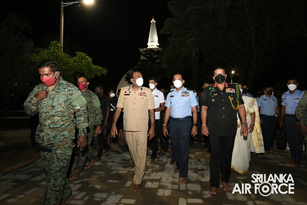 PERIPHERAL 28 BUDDHA STATUES UNVEILED AT SANDAHIRU SEYA AND SACRED RELICS DEPOSITED AT DEEGAWAPIYA STUPA