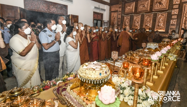 PERIPHERAL 28 BUDDHA STATUES UNVEILED AT SANDAHIRU SEYA AND SACRED RELICS DEPOSITED AT DEEGAWAPIYA STUPA