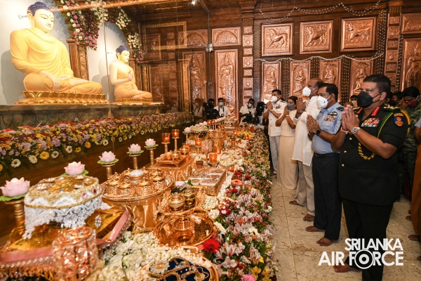 PERIPHERAL 28 BUDDHA STATUES UNVEILED AT SANDAHIRU SEYA AND SACRED RELICS DEPOSITED AT DEEGAWAPIYA STUPA