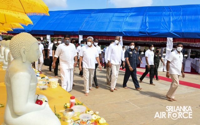 PERIPHERAL 28 BUDDHA STATUES UNVEILED AT SANDAHIRU SEYA AND SACRED RELICS DEPOSITED AT DEEGAWAPIYA STUPA