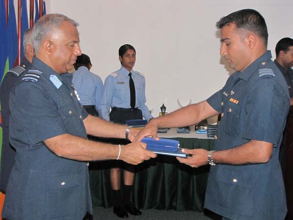 NO. 30 JUNIOR COMMAND AND STAFF COURSE GRADUATION CEREMONY NO. 30 JUNIOR COMMAND AND STAFF COURSE GRADUATION CEREMONY