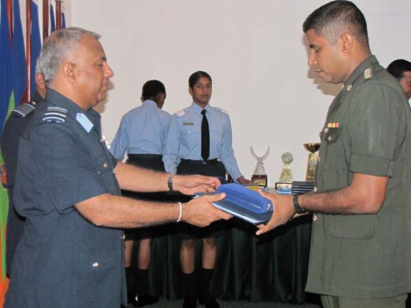 NO. 30 JUNIOR COMMAND AND STAFF COURSE GRADUATION CEREMONY NO. 30 JUNIOR COMMAND AND STAFF COURSE GRADUATION CEREMONY